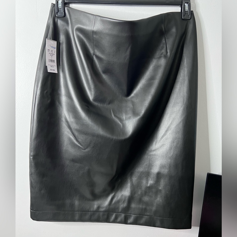 12THOMPSON FAUX LEATHER SKIRT WITH FRONT SLIT. NWT.